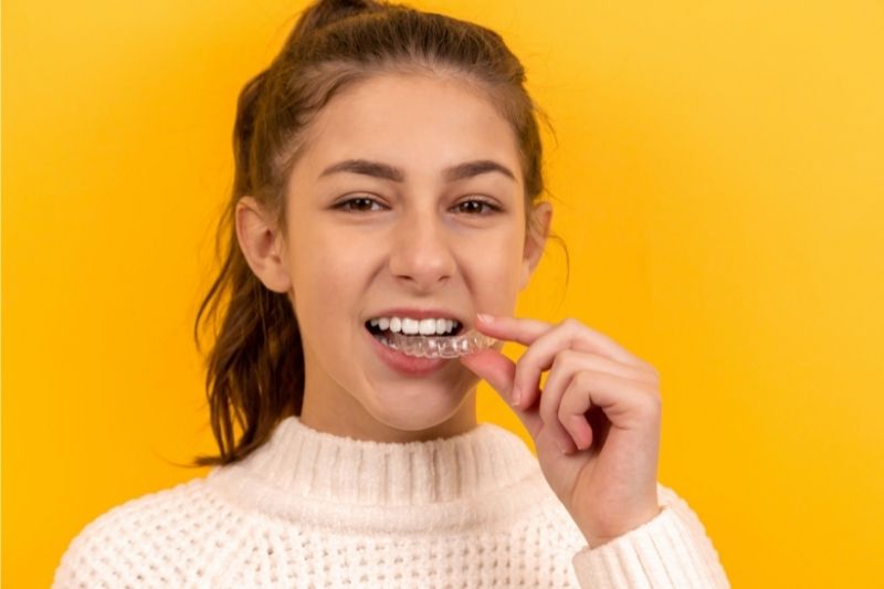 5 Factors that Influence the Cost of Invisalign Treatment #beverlyhills #beverlyhillsmagazine #Invisaligntreatment #costoftreatment #Invisaligntechnology