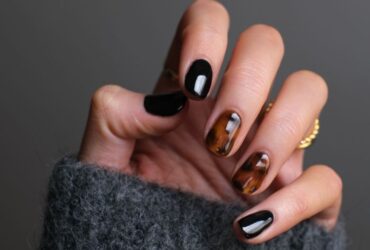 5 Nail Art Design Ideas for Unique Fashion Statement #beverlyhills #beverlyhillsmagazine #nailartdesigns #fashionstatement #nailpolish #nailart #nailpolishremover