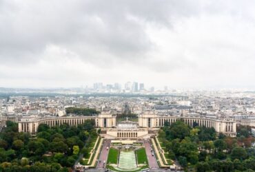 5 Of The World's Most Luxurious Neighbourhoods #luxuriousneighbourhoods #livinginluxury #richesthomeowners #beverlyhills #beverlyhillsmagazine #bevhillsmag #Knightsbridge #57thStreet #ThePeak #FortLauderdale