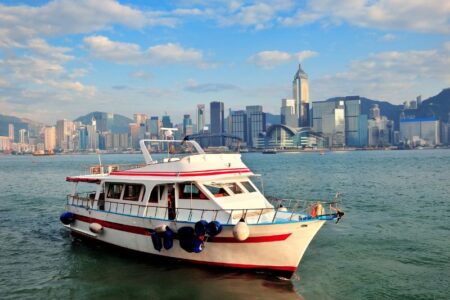 5 Popular Types of Boats: What Are Their Key Advantages? #beverlyhillsmagazine #beverlyhills #racingyacht #typesofboats #boathandlingskill #cruisingyachts #sailboats #boatsforsale