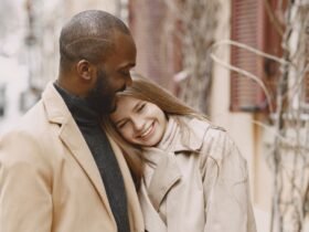 5 Reasons Online Dating is Worth It #beverlyhillsmagazine #Beverlyhills #onlinedating #datingapp #datingwebsite #love #romance #relationships