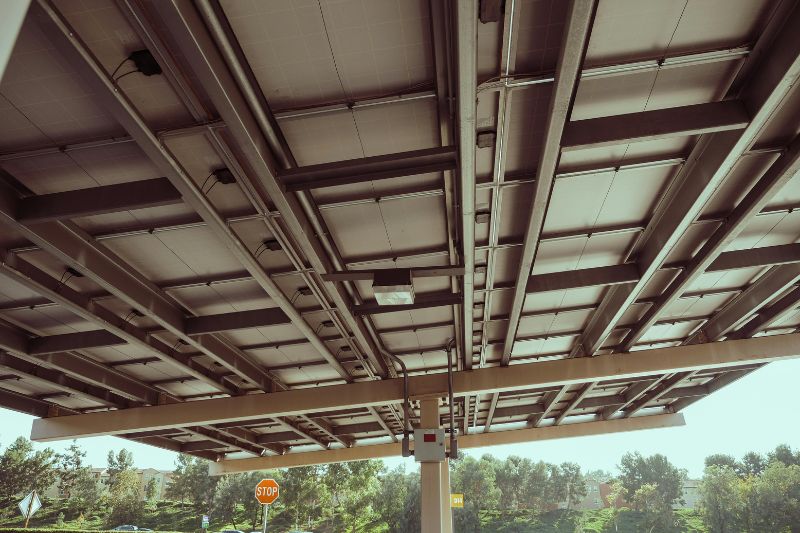 5 Reasons Why Metal Roofing is Becoming a Popular Choice for Commercial Buildings #beverlyhills #beverlyhillsmagazine #metalroofing #commercialbuildings #roofingmaterials