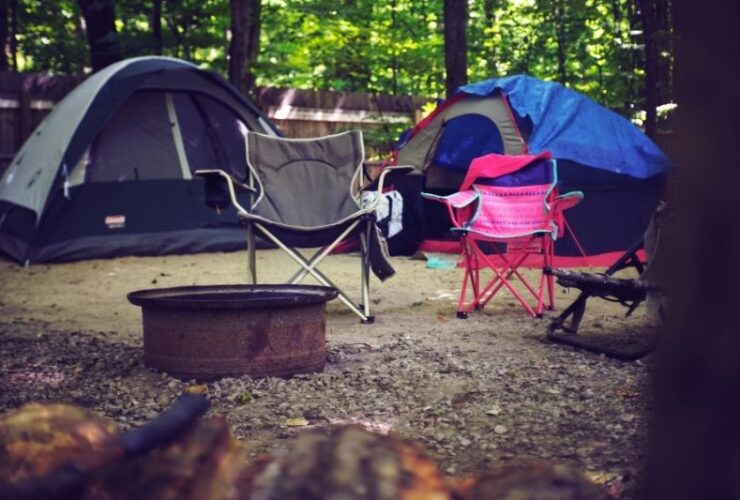 5 Things to Bring on a Camping Trip #beverlyhills #beverlyhillsmagazine #bevhillsmag #campingtrip #firstAidkit #compingessential #cookingsupplies #entertainment