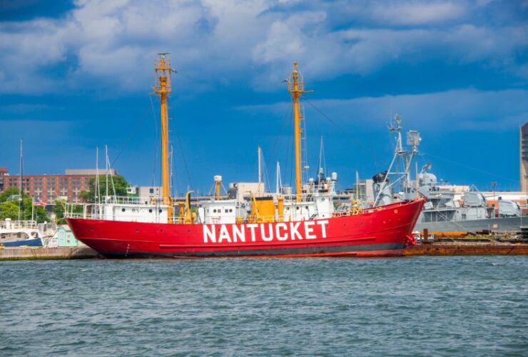 5 Things to Do When Visiting Nantucket with Friends #beverlyhills #beverlyhillsmagazine #Nantucket #visitingnantucketwithfriends #beachtrip #hireajeep #vacation