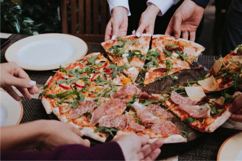 5 Tips For Hosting a Great Pizza Party #beverlyhills #beverlyhillsmagazine #pizzaparty #pizzeriaspace #pizzamenu #indoorpizzaparty #outdoorpizzaparty