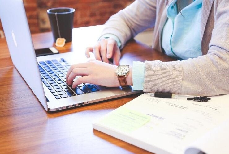 5 Tips For Working From Home #beverlyhills #beverlyhillsmagazine #workingfromhome #perfectwork-lifebalance #workremotely #snackandmealshedule #operateremotely #establishonlinesocialplatform #homeoffice