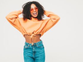 5 Tips for Wearing Cropped Clothing More Confidently #beverlyhills #beverlyhillsmagazine #croppedclothing #croppedt-shirt #croppedjeans #croppedpants