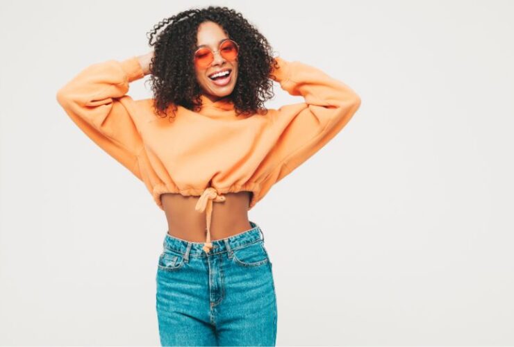5 Tips for Wearing Cropped Clothing More Confidently #beverlyhills #beverlyhillsmagazine #croppedclothing #croppedt-shirt #croppedjeans #croppedpants