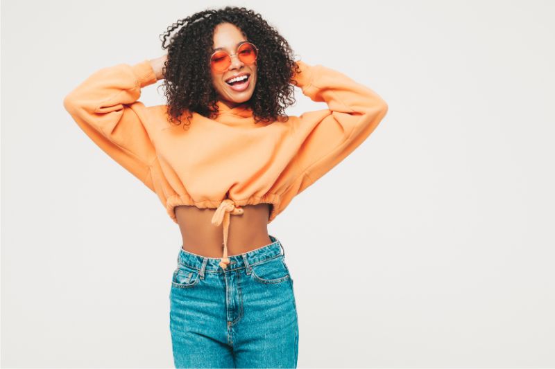 5 Tips for Wearing Cropped Clothing More Confidently #beverlyhills #beverlyhillsmagazine #croppedclothing #croppedt-shirt #croppedjeans #croppedpants