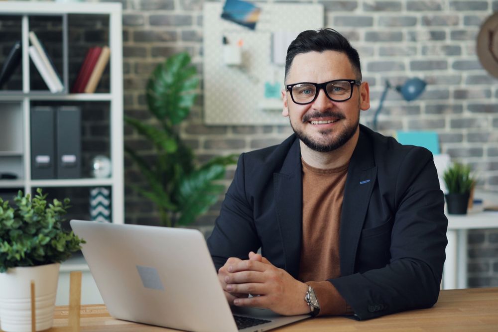 5 Tips to Becoming a Successful Luxury Entrepreneur #beverlyhills #beverlyhillsmagazine #successfulentrepreneur #marketingskills #brandawareness #businessowner #marketingstrategies #bevhillsmag