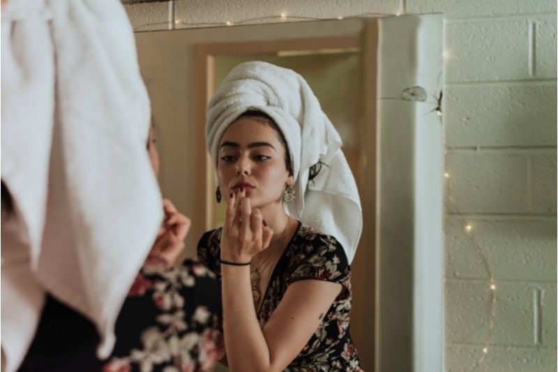 5 Tips to Take Better Care of Your Skin #skincareroutine #beverlyhills #beverlyhillsmagazine #skincareproblems #beautygoals #clearskin #senstiveskin #skincareproducts #flawlessskin #healthyskin #skintype #bevhillsmag