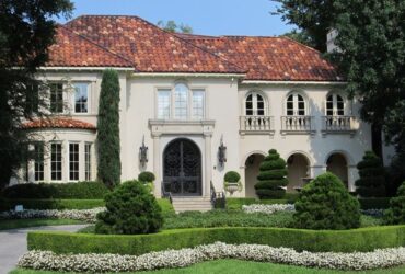 5 Ways To Make Your Life More Luxurious #beverlyhills #beverlyhillsmagazine #bevhillsma #luxurycars #typesofcars #luxurysedan #luxuriouslife #interiorhomedecor #luxuryholiday #traveldestinations
