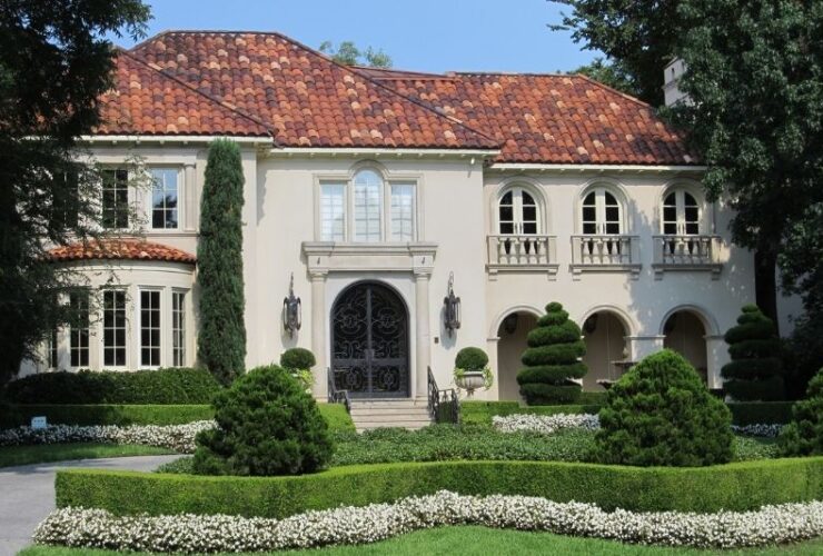 5 Ways To Make Your Life More Luxurious #beverlyhills #beverlyhillsmagazine #bevhillsma #luxurycars #typesofcars #luxurysedan #luxuriouslife #interiorhomedecor #luxuryholiday #traveldestinations