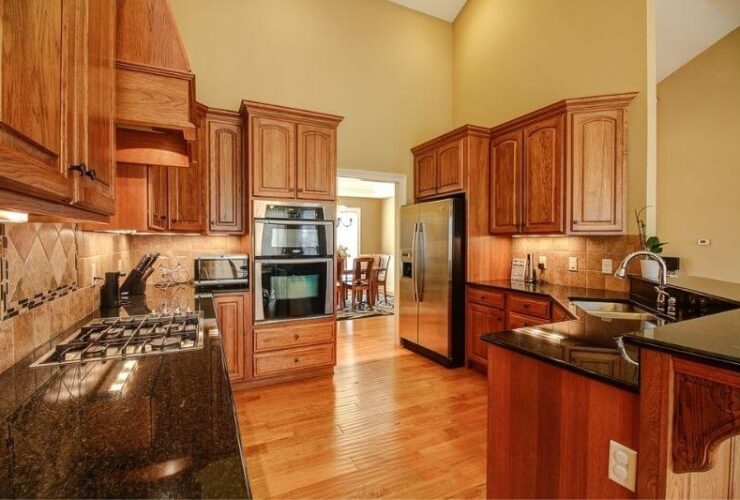 5 Ways to Have a Beautiful Kitchen: #beverlyhills #beverlyhillsmagazine #kitchen #beautifulkitchen #luxurykitchen #kitchenrenovations #cleankitchen