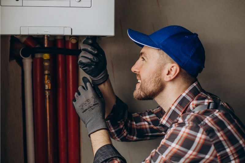 5 Ways to Heat Your Home and Save Money #beverlyhills #beverlyhillsmagazine #heatingsystem #geothermalsystem #heatpump #heatyourhome #solarheating #radiantheatsystem #bevhillsmag