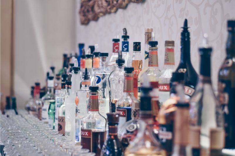 5 Ways to Stop Alcohol Addiction #beverlyhills #beverlyhillsmagazine #bevhillsmag #alcoholaddiction #addictivesubstances #reachsoberity