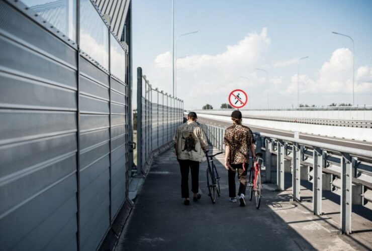 6 Advantages of Eco-Friendly Transportation #beverlyhills #beverlyhillsmagazine #eco-friendlytransportation #publictransport #reducestresslevels