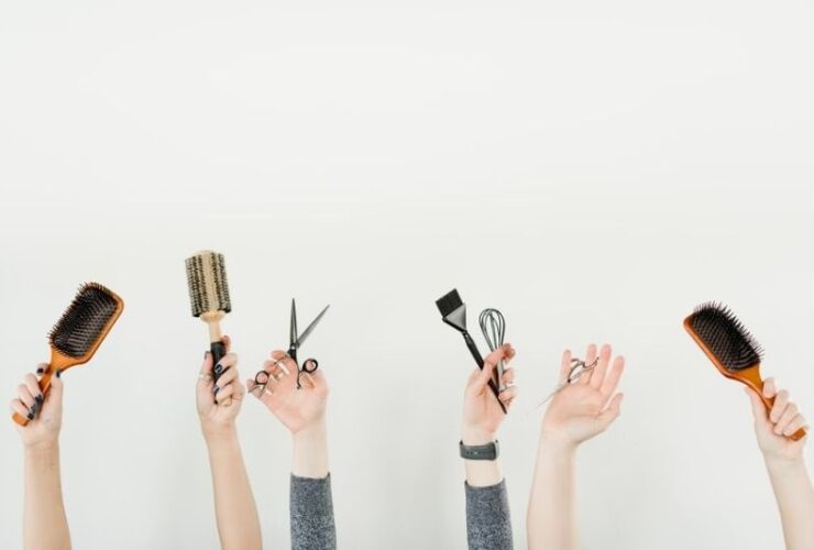 6 Essentials That Every Hairstylist Should Have #beverlyhills #beverlyhillsmagazine #bevhillsmag #hairstylists #haircuts #layeredhaircut #texturedfinish #stylingtools