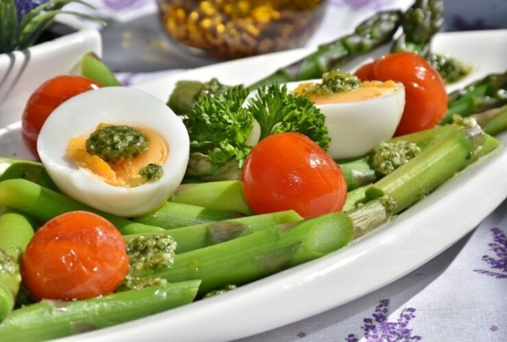 6 Foods to Help You Balance Your Hormones #beverlyhills #beverlyhillsmagazine #bevhillsmag #healthydiet #hormonalimbalance #balanceyourhormones