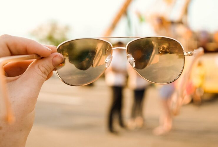 6 Most Dazzling Sunglasses Designs To Try This Summer #beverlyhills #beverlyhillsmagazine #sunglasses #dazzlingsunglasses #typesofsunglasses #aviatorsunglasses #oversizedsunglasses #mirroredlenses #bevhillsmag #roundsunglasses