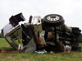 6 Steps to Take After a Truck Accident #beverlyhills #beverlyhillsmagazine #bevhillsmag #accident #truckaccident #don'tadmitfault #seekmedicalassistance #contactaccidentattorney