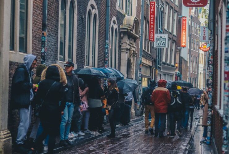 6 Tips On How To Skip The Line For Popular Tourist Destination #beverlyhills #beverlyhillsmagazine #touristdestination #buyticketonline #grouptour