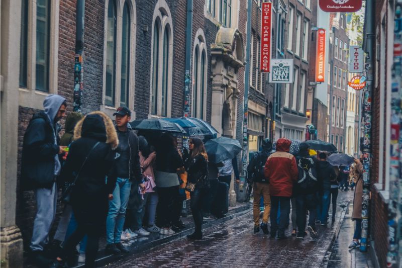 6 Tips On How To Skip The Line For Popular Tourist Destination #beverlyhills #beverlyhillsmagazine #touristdestination #buyticketonline #grouptour