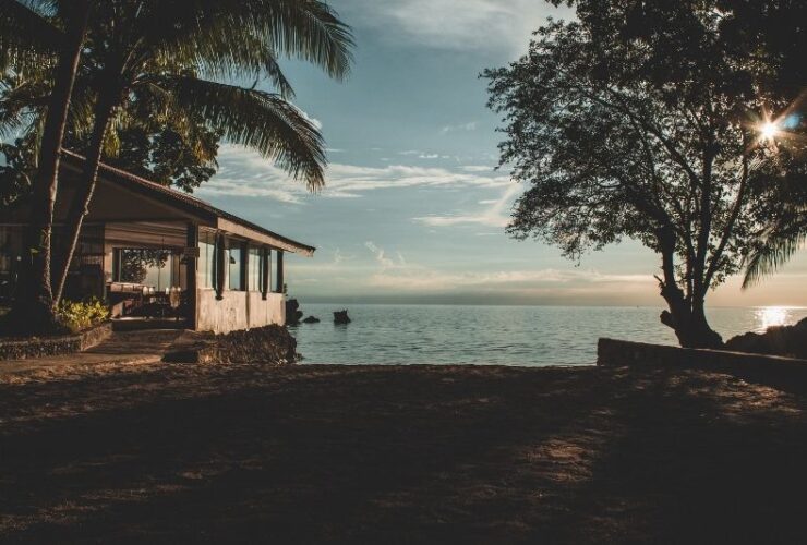 6 Tips When Choosing Your Next Vacation Home #beverlyhills #beverlyhillsmagazine #vacationhome #vacationdestination #waterfrontproperties #realestatemarket #touristseason #homeinsurancecompanies