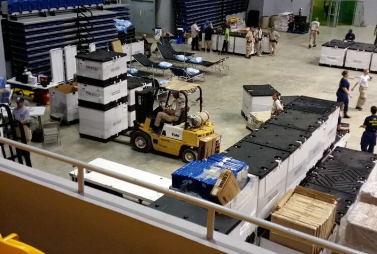 6 Very Useful Items To Have In A Warehouse #beverlyhills #beverlyhillsmagazine #warehousesecurity #investinqualityequipment #securewarehousesystem #servicecarts #handtrucks #effectivewarehousing #palletsjacks