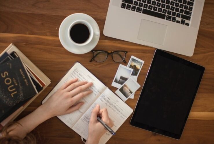 6 Ways to Begin Content Writing #beverlyhills #beverlyhillsmagazine #contentwriting #writecontent #showcaseyourskills #nichesubject #socialmediacampaign #contentwriter #bevhillsmag
