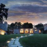 6 Ways to Decorate Your Home in Style #beverlyhills #beverlyhillsmagazine #decorateyourhome #homeplants #bostonfern #stylishhome #styleyourhome #decorateindoorsandoutdoors