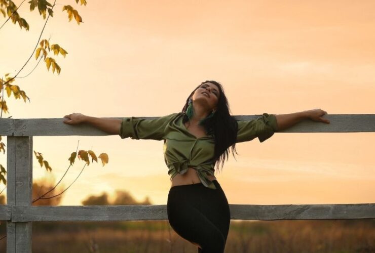 6 Ways to Dress Up Your Outfit #beverlyhills #beverlyhillsmagazine #bevhillsmag #fashionandstyle #outfit #dressupoutfit #elegantjewelry