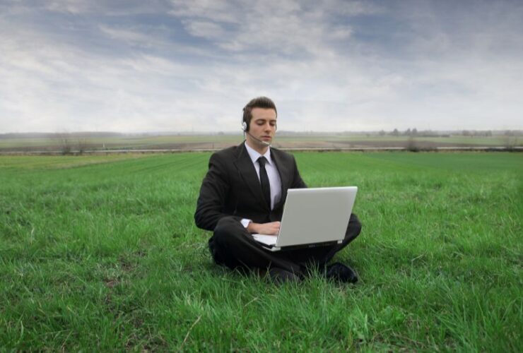 6 Ways to Improve Field Service Efficiency #beverlyhills #beverlyhillsmagazine #fieldservice #pieceofequipment #healthcareworkers