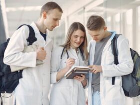 7 Best Medical Degrees to Get:#beverlyhills #beverlyhillsmagazine #medicaldegree #degree #medicalschool #healthcare #nursing #school #gradschool