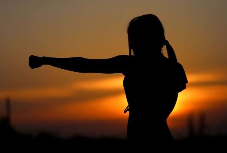 7 Good Self Defense Items For Women #beverlyhills #beverlyhillsmagazine #selfdefense #selfdefenseproducts #sexualassaults #defendyourself #weaponizingitems #forciblerobbery
