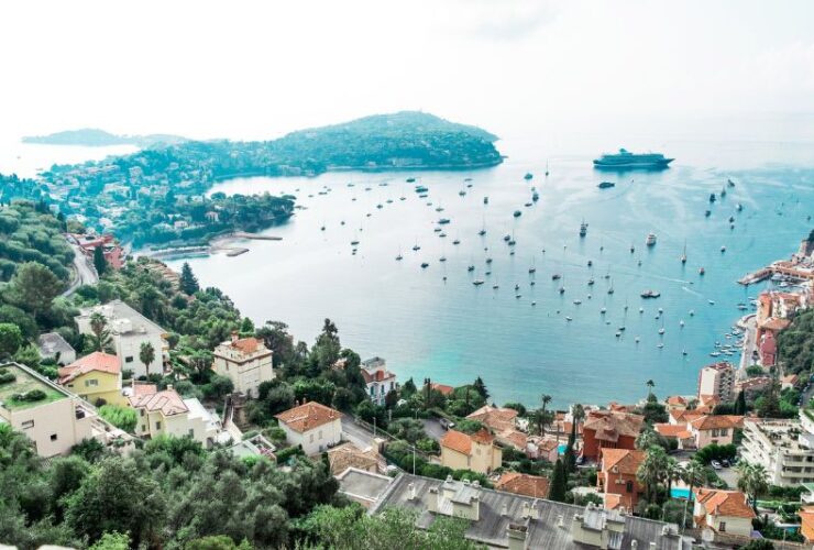 7 Luxury Homes in France Owned By Celebrities #beverlyhills #beverlyhillsmagazine #marvelofluxury #beautifulcity #famouscelebrities #luxuryhomes #celebritiesinfrance