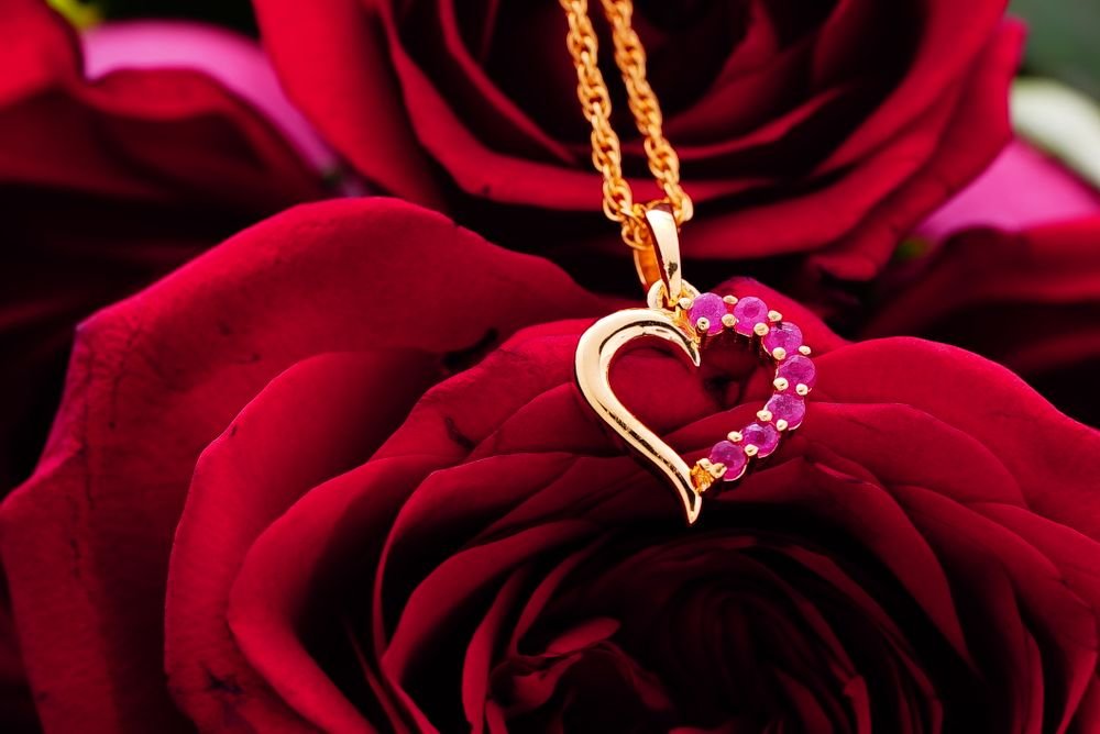 7 Luxury Solid Gold Jewelry Brands Worth Discovering in 2026 #LuxuryJewelry #SolidGoldJewelry #FineJewelry #LuxuryLifestyle #GoldJewelry