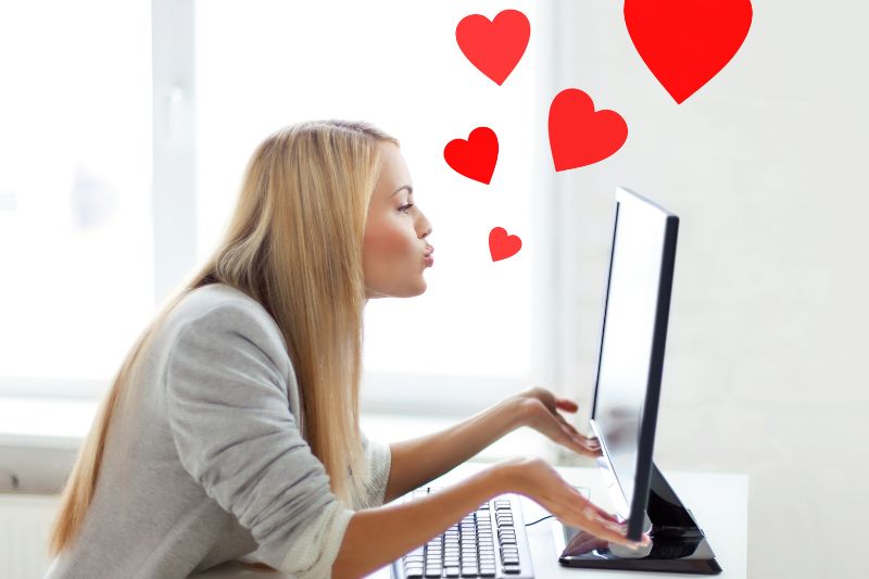 7 Tips to Use Online Dating Apps Smarter #beverlyhills #beverlyhillsmagazine #datingapps #onlinedating #socialmedianetworks
