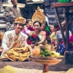 7 Ways To Decorate Your Wedding With A Gold Color Scheme #beverlyhills #beverlyhillsmagazine #bevhillsmag #goldcolorscheme #weddinginvitation #decorateyourwedding #complementarycolors