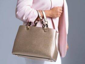 7 Ways to Style a Designer Bucket Bag #beverlyhills #beverlyhillsmagazine #bucketbag #colorfuldesignerbag #designerbrands #fashiontrends