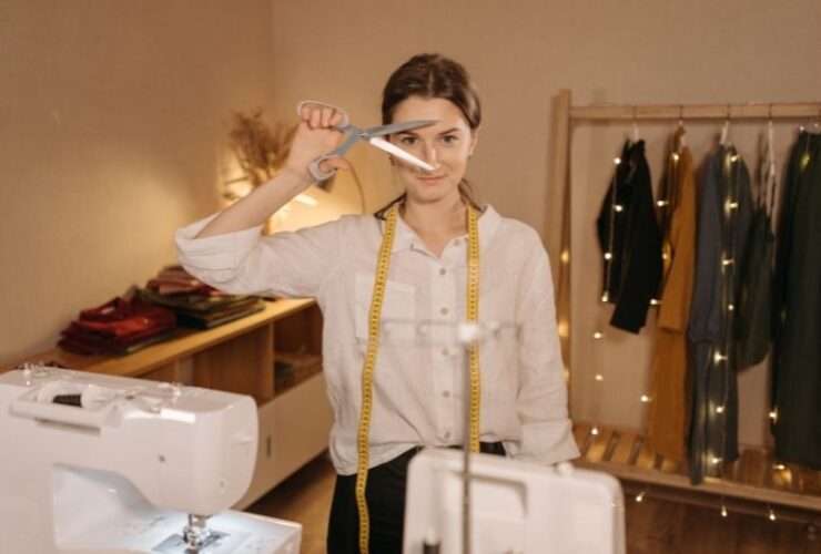 8 Creative Ways To Customize Your Clothes #beverlyhills #beverlyhillsmagazine #bevhillsmag #cutomizeyourclothes #personalizeyourwardrobe #customclothing