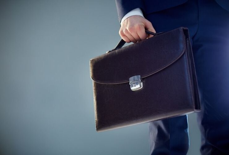 8 Things To Look For In A Business Briefcase #beverlyhills #beverlyhillsmagazine #bevhillsmag #businessbriefcases #qualitybriefcase #leatherbriefcase