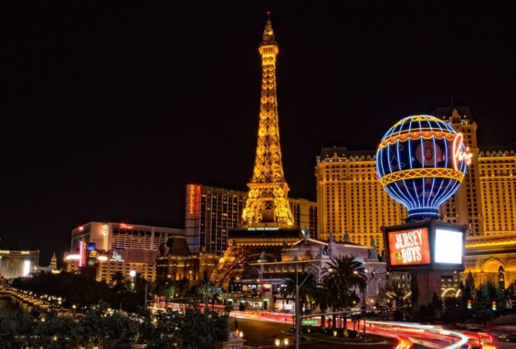 8 Unforgettable Things To Do in Las Vegas #beverlyhills #beverlyhillsmagazine #Lasvegas #helicoptertour #outdoormuseum #entertainmentdestinations