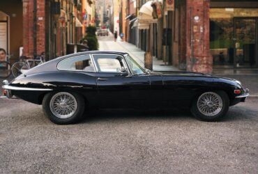 9 Luxury Tips for Classic Car Collectors
