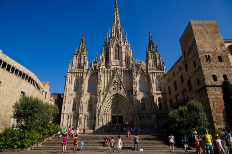 A Complete Guide to the Cathedral of Barcelona #beverlyhills #beverlyhillsmagazine #visitingthecathedralofbarcelona #touristseason #must-visitdestinations #beautifullandmark