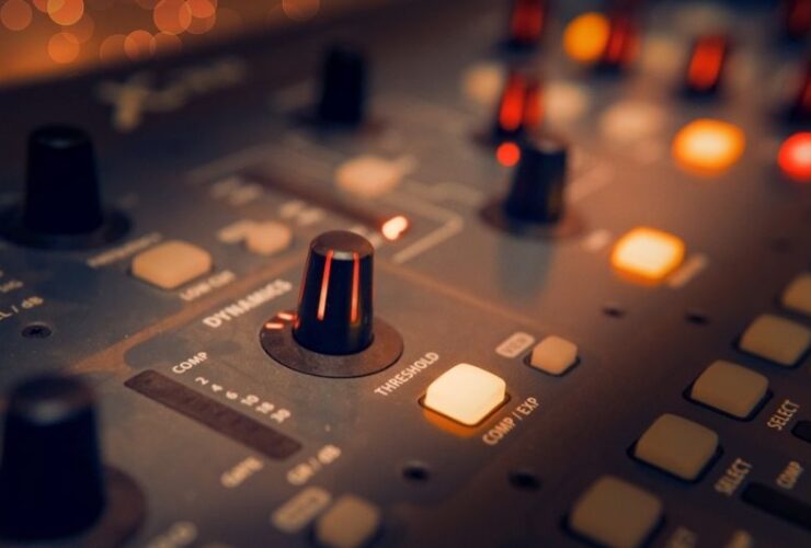 A Guide to Understand the Basics of Live Sound #beverlyhills #beverlyhillsmagazine #livesound #soundsystem #soundmixing #subwoofersound #poweramp #livesoundmixing #bevhillsamg