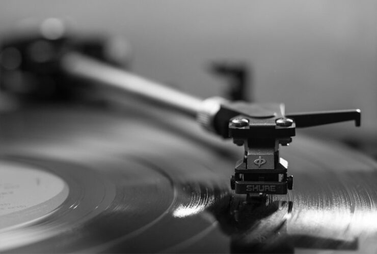 A Quick Look at the Resurgence in the Demand for Vinyl Records #beverlyhills #beverlyhillsmagazine #vinylerecords #musichistory #digitalage #recordstores #onlinemarketplaces #vinyleditions