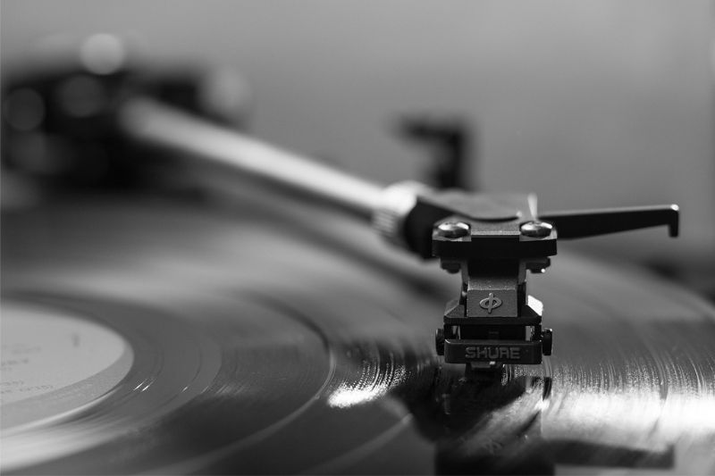 A Quick Look at the Resurgence in the Demand for Vinyl Records #beverlyhills #beverlyhillsmagazine #vinylerecords #musichistory #digitalage #recordstores #onlinemarketplaces #vinyleditions