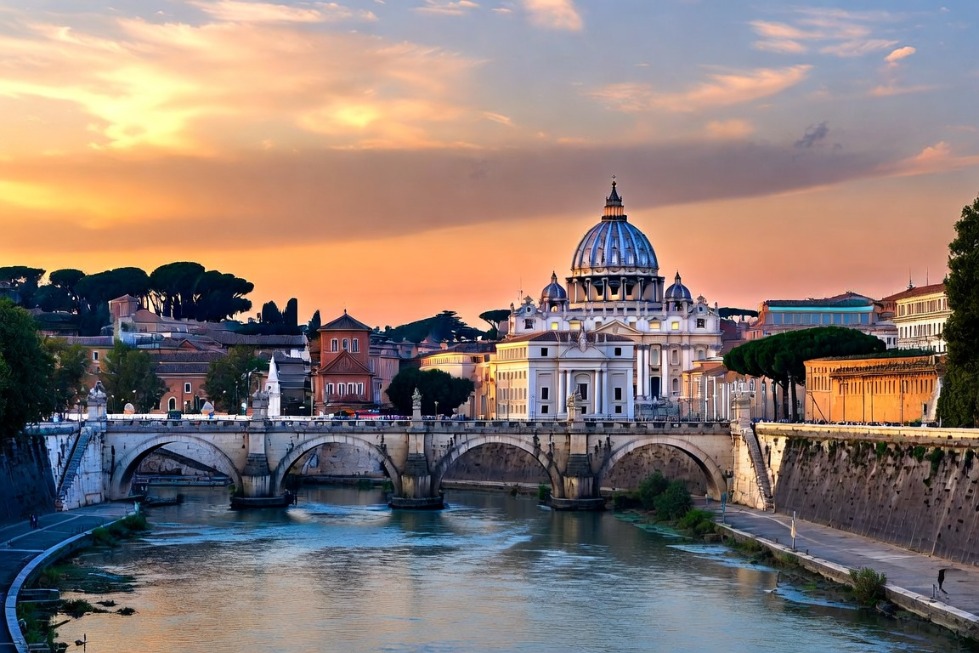 A Travel Guide For Visiting Rome, Italy #beverlyhillsmagazine #vatican #touristdestination #visitrome #historiccity