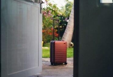 A Useful Guide That Will Help You Travel In Style #beverlyhills #beverlyhillsmagazine #travelinstyle #planyourtrip #stylishlook #holidaytravel